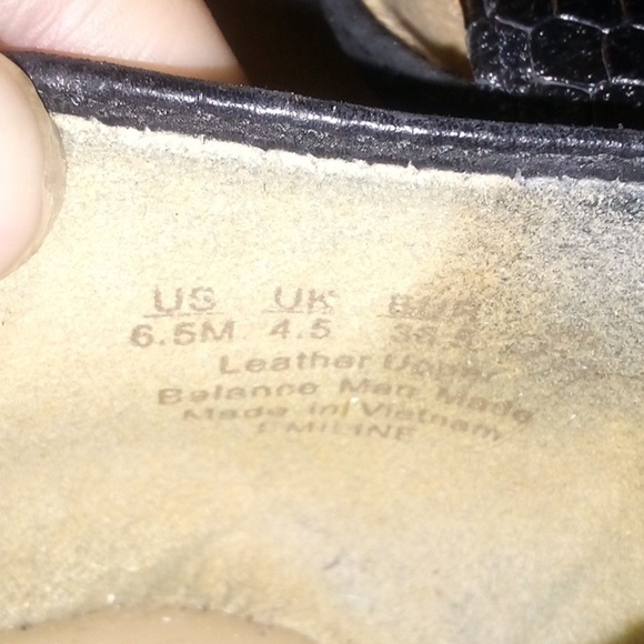 Naturalizer Black Pumps _ Size 6.5 - Picture 5 of 8